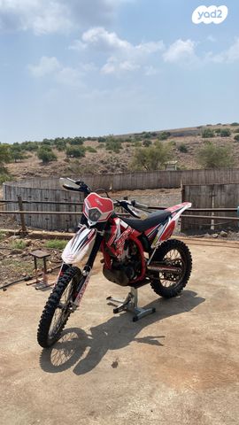 מודעת רכב גאס-גאס EC300