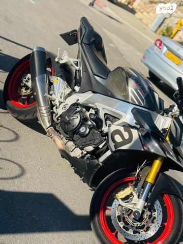 אפריליה טואונו V4