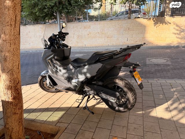 מודעת רכב סאן יאנג ADX400