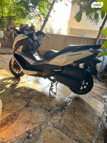 מודעת רכב סאן יאנג קרוזים 300