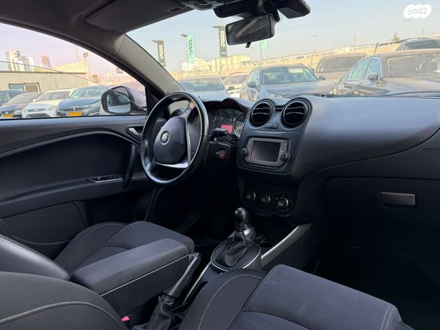 אלפא רומיאו מיטו