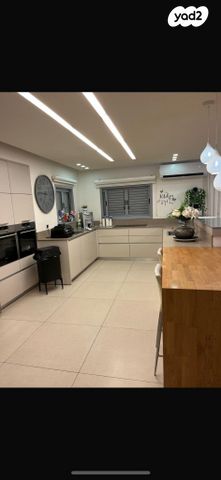 גג/ פנטהאוז, הגיבורים 21, עמידר, בת ים