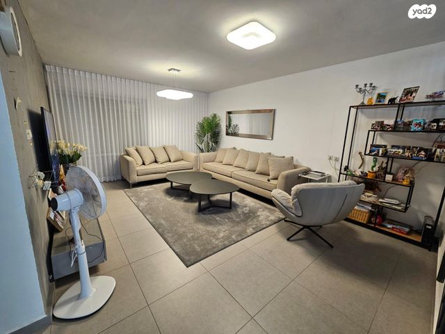 סמטת המוכתר 7