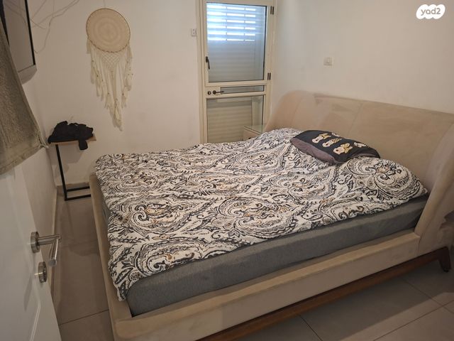 דירה, השוטרים 8, שאר העיר, מזכרת בתיה