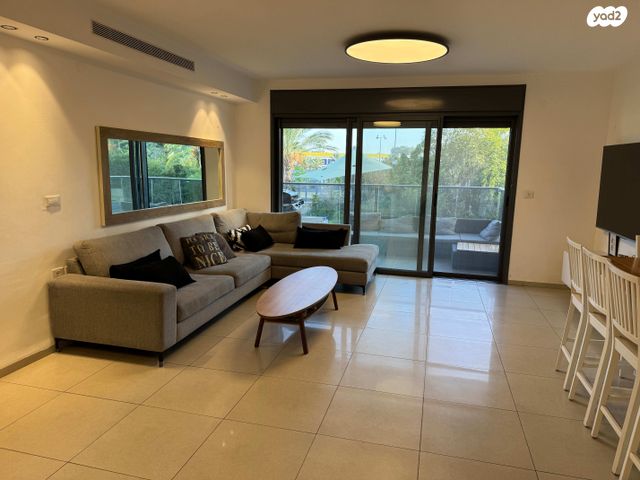 דירה, הברוש 8, נווה גנים, קרית מוצקין