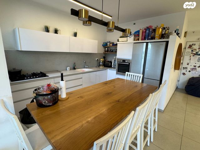 דירה, הברוש 8, נווה גנים, קרית מוצקין