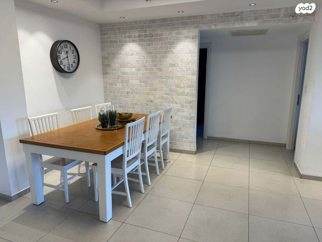 דירה, הברוש 8, נווה גנים, קרית מוצקין