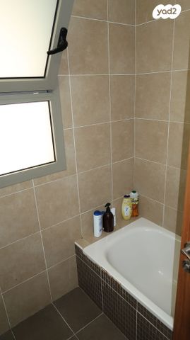 דירה, דרך בן גוריון 1, אבן גבירול, רחובות