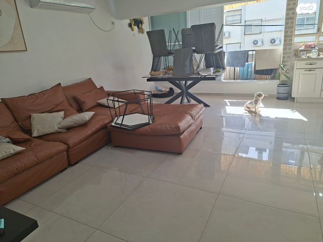 דירה, השוטרים 8, שאר העיר, מזכרת בתיה