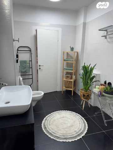 אריה עוזר 14