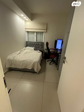 גג/ פנטהאוז, הגיבורים 21, עמידר, בת ים