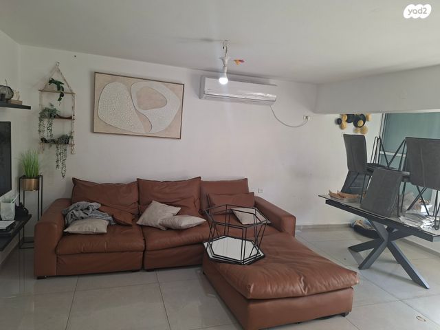 דירה, השוטרים 8, שאר העיר, מזכרת בתיה