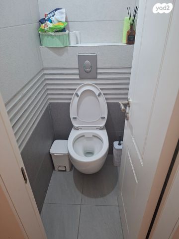 דירה, השוטרים 8, שאר העיר, מזכרת בתיה