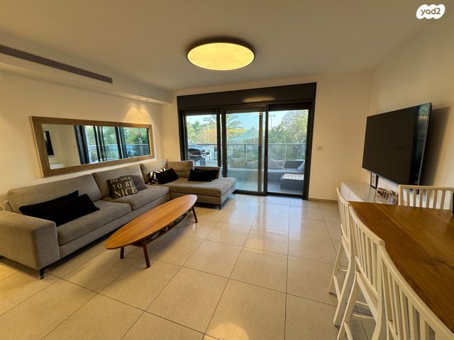 דירה, הברוש 8, נווה גנים, קרית מוצקין