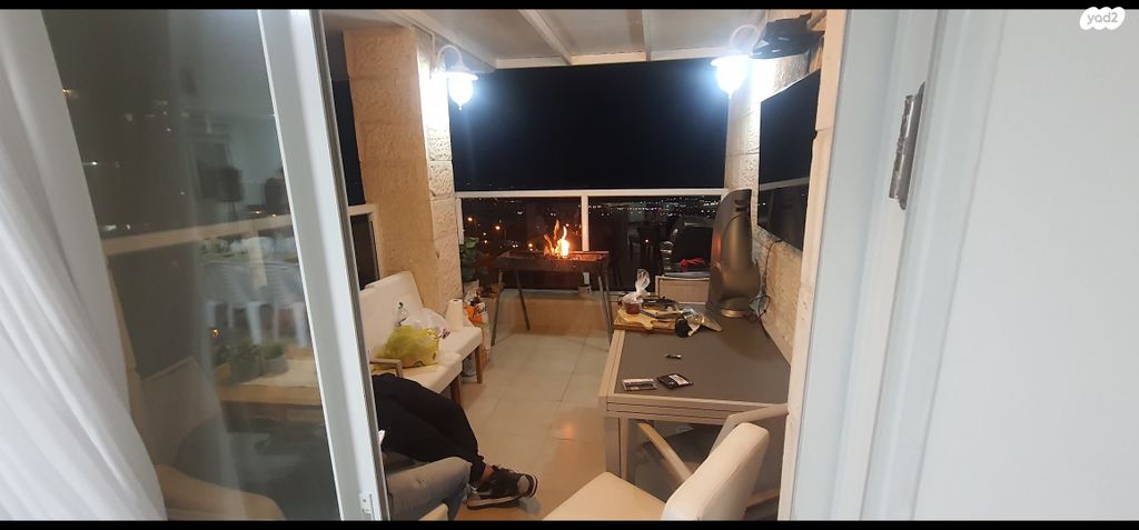 דירה, הגביש 8, נופי סלע, מעלה אדומים