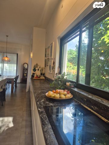 בית פרטי/ קוטג', חניון בית אלפא 1, חפצי בה, חפצי בה