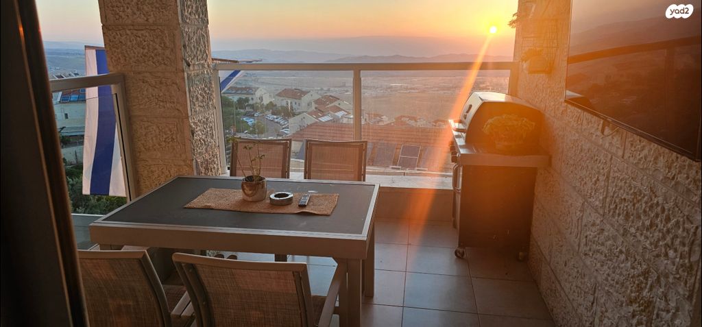 דירה, הגביש 8, נופי סלע, מעלה אדומים