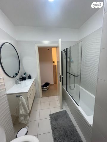 דירת גן, יוסי בנאי 10, משכנות האומנים, קרית מוצקין