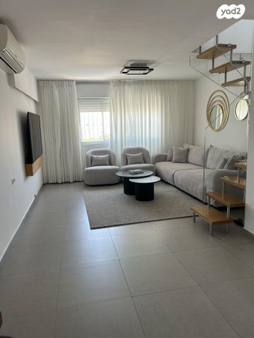 גג/ פנטהאוז, חמדיה 8, קרית גנים, ראשון לציון