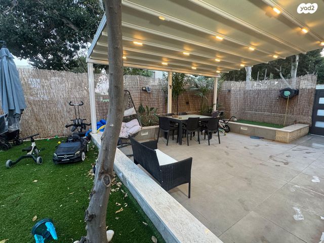 דירת גן, הפרג 4, צמח השדה, מעלה אדומים