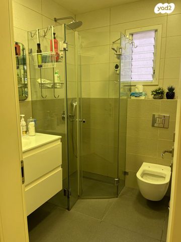 גג/ פנטהאוז, הגיבורים 21, עמידר, בת ים