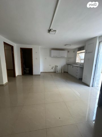 שלמה ומשה תג'ר 26