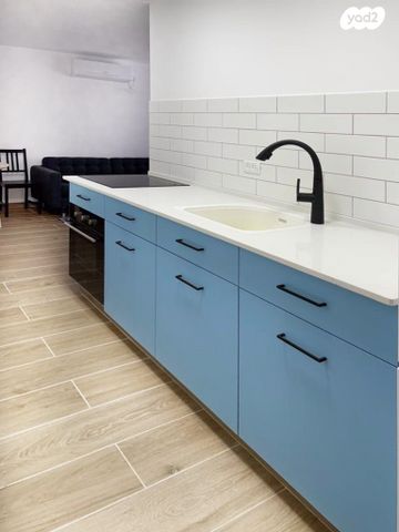 כיכר אליעזר קפלן 12