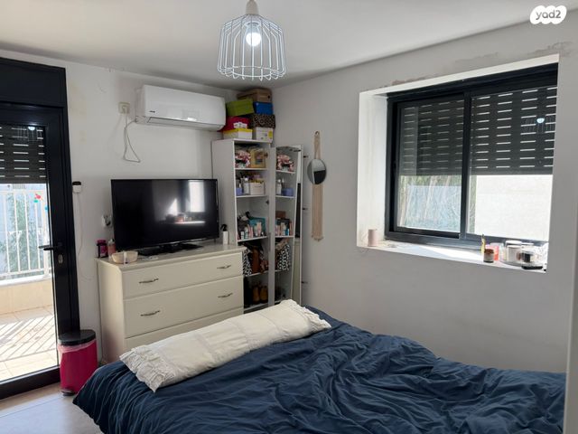 מעפילי אגוז 25