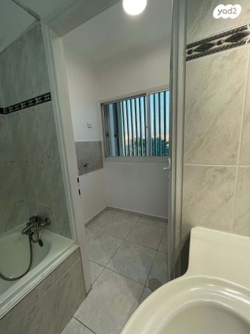 דירה, שדרות מנחם בגין 15, נווה דקלים, אשקלון