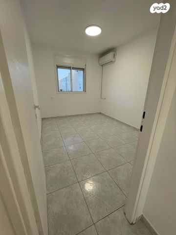 דירה, שדרות מנחם בגין 15, נווה דקלים, אשקלון