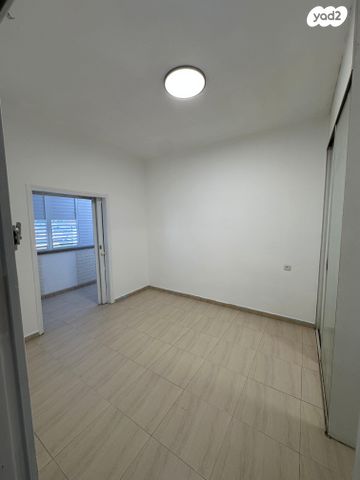 דירה, שדרות העצמאות 56, ניצנה, בת ים