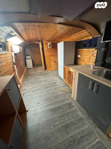 קיבוץ גלויות 105