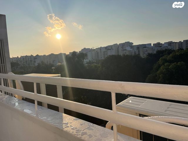 שדרות מנחם בגין 15