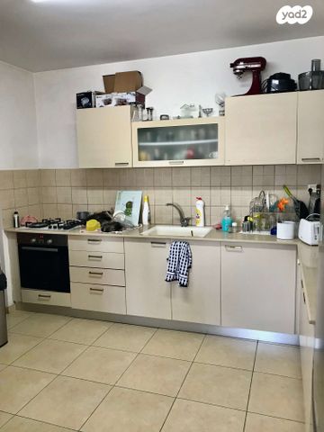 דירה, הר הצופים 9, רחובות ההולנדית, רחובות