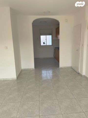 דירה, שדרות מנחם בגין 15, נווה דקלים, אשקלון