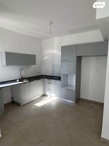 דירה, אמנון ליפקין שחק 4, נוף הטיילת, נתניה