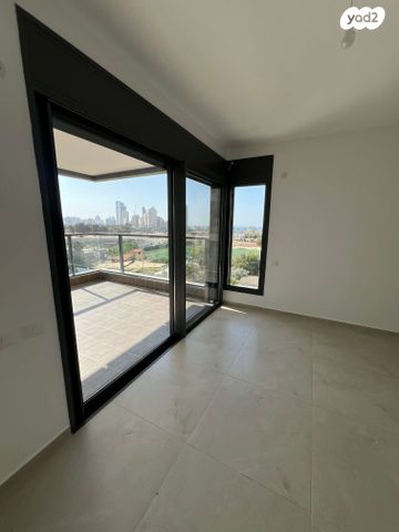 דירה, אמנון ליפקין שחק 4, נוף הטיילת, נתניה