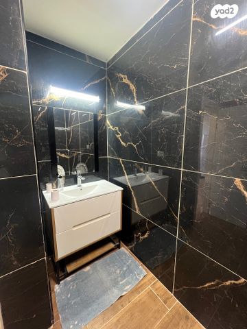 בית פרטי/ קוטג', קיבוץ גלויות, גבעת נשר, נשר