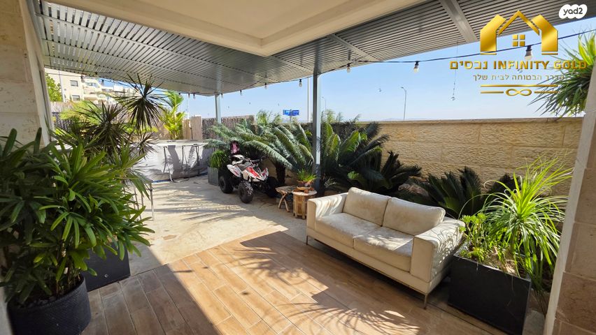 דירת גן, יקינטון, הפרחים, חריש