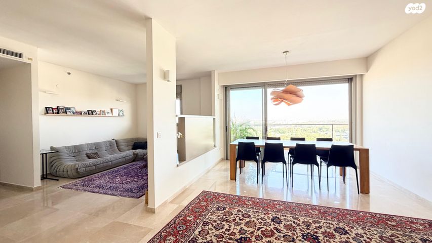 גג/ פנטהאוז, הנשיא הראשון, א' / צפון מזרח העיר, רחובות