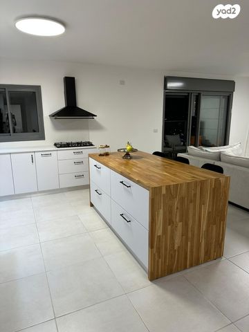 דירה, ניסים אלוני, פסגות אפק, ראש העין