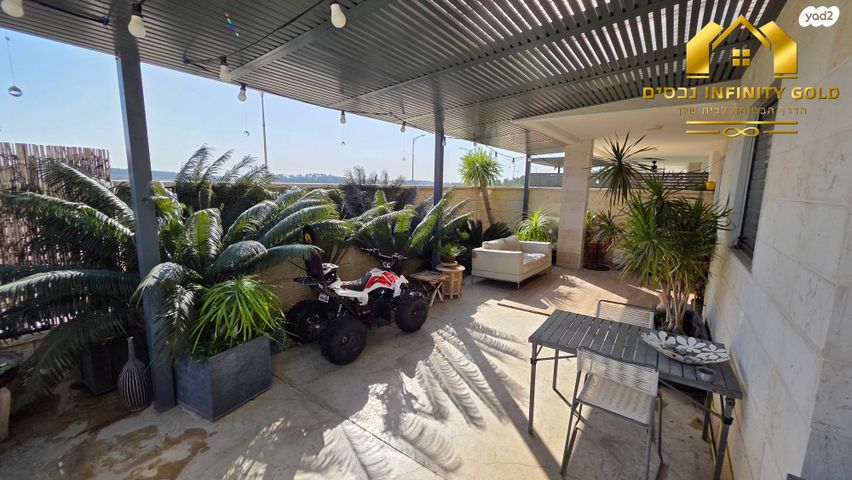 דירת גן, יקינטון, הפרחים, חריש