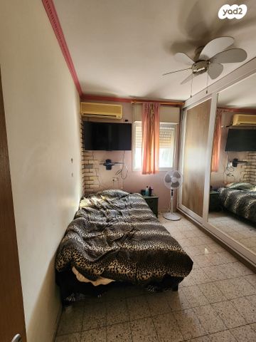 דו משפחתי, עצמון 10, חדרה