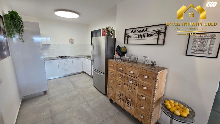 דירת גן, יקינטון, הפרחים, חריש