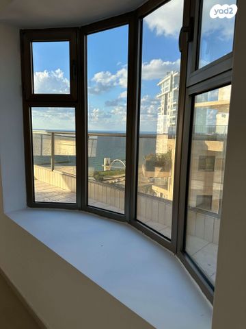 דירה, פייר קניג 11, נוף הטיילת, נתניה