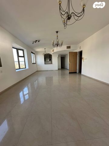 דירה, פייר קניג 11, נוף הטיילת, נתניה