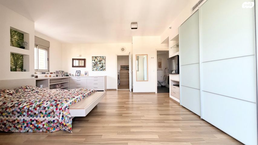 גג/ פנטהאוז, הנשיא הראשון, א' / צפון מזרח העיר, רחובות