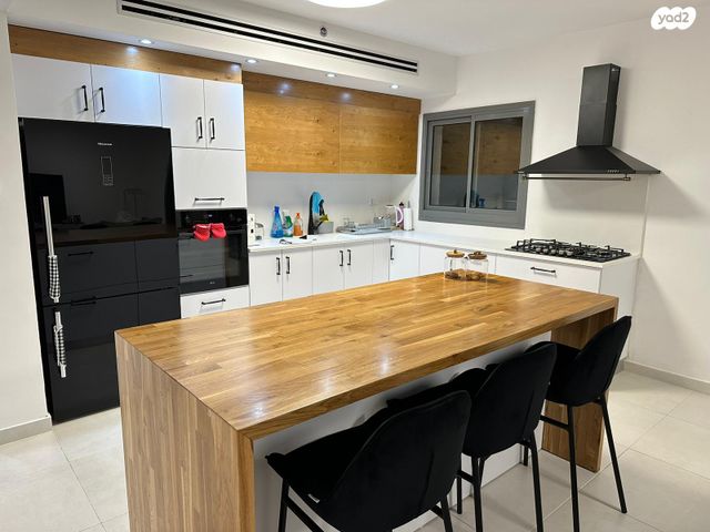 ניסים אלוני 