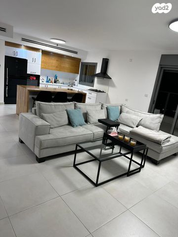 דירה, ניסים אלוני, פסגות אפק, ראש העין