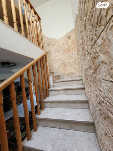 דו משפחתי, עצמון 10, חדרה